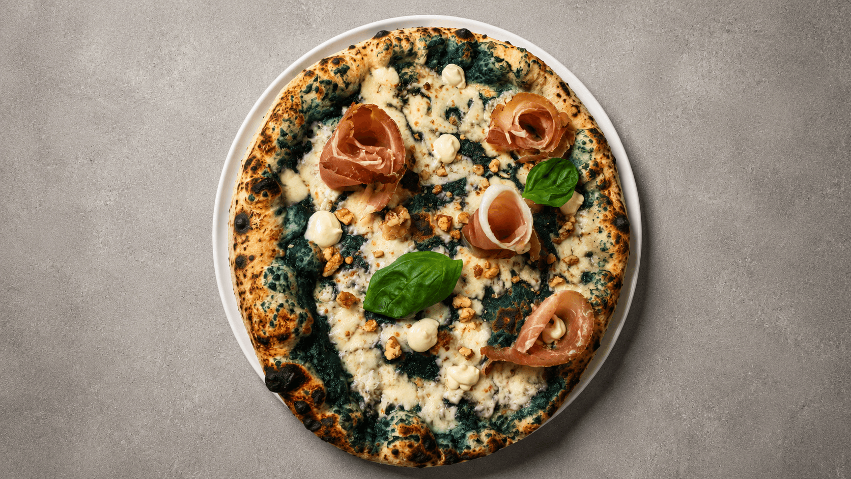 Bianca con crudo e noci